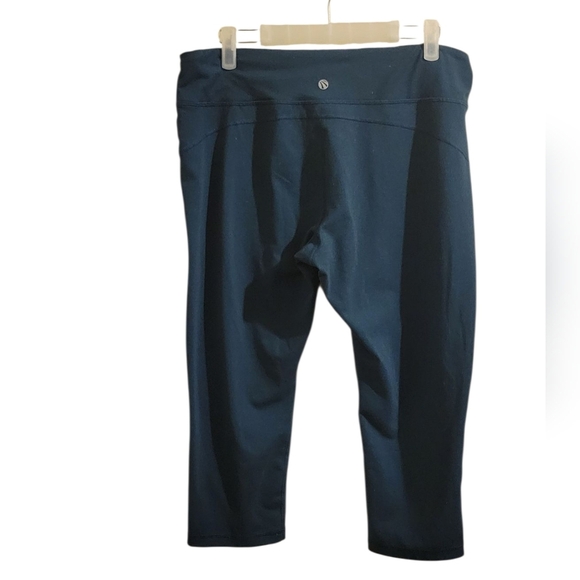 Marika Navy Blue Capri Leggings Size Medium - Picture 2 of 3